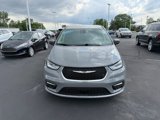 Used 2023 Chrysler Pacifica Touring-L image 2