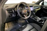 Used 2025 Porsche Macan image 4