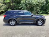 Used 2022 Ford Explorer XLT w/ Equipment Group 202A image 4