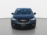 Used 2023 Chrysler Pacifica Touring-L image 2