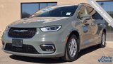Used 2022 Chrysler Pacifica Touring-L image 3