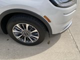 Used 2022 Lincoln Nautilus FWD w/ Premium Package image 4