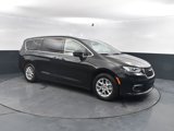 Used 2023 Chrysler Pacifica Touring-L image 2