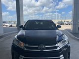 Used 2017 Toyota Highlander LE image 3