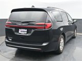 Used 2022 Chrysler Pacifica Touring-L image 5
