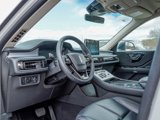 Used 2023 Lincoln Aviator AWD w/ Premium Package image 3