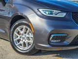 Used 2023 Chrysler Pacifica Touring-L image 5