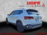 Used 2022 Volkswagen Taos SE image 3