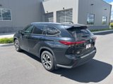 Used 2020 Toyota Highlander XLE image 3