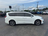 Used 2017 Chrysler Pacifica Limited image 4