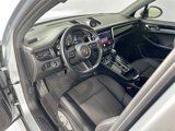 Certified 2022 Porsche Macan image 4