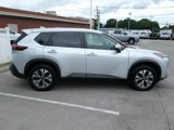 Used 2022 Nissan Rogue SV image 2