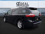 Used 2018 Toyota Sienna LE image 3