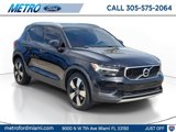 Used 2019 Volvo XC40 T4 Momentum image 1