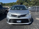 Used 2020 Toyota Sienna LE image 2