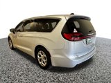 Used 2024 Chrysler Pacifica Limited image 3
