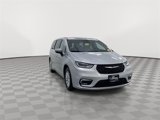 Used 2023 Chrysler Pacifica Touring-L image 2