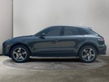 Used 2023 Porsche Macan image 2