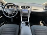 Used 2018 Ford Fusion SE w/ Fusion SE Technology Package image 2