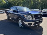 Used 2018 Nissan Titan SV image 2