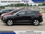 Used 2022 Volvo XC40 T4 Momentum image 3