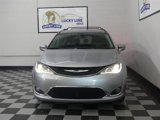 Used 2020 Chrysler Pacifica Touring-L image 2