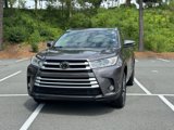 Used 2017 Toyota Highlander XLE image 3