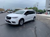 New 2025 Chrysler Pacifica Select image 4