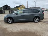 Used 2022 Chrysler Pacifica Touring-L image 2
