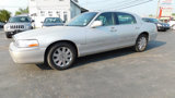 Used 2005 Lincoln Town Car Signature Limited image 4
