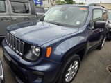 Used 2023 Jeep Renegade Latitude w/ Premium Group image 2