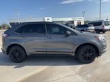 Used 2024 Ford Edge SE w/ Black Appearance Package image 2