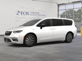 New 2025 Chrysler Pacifica Select image 2