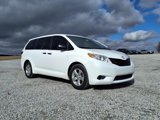 Used 2017 Toyota Sienna L image 2