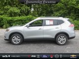 Used 2015 Nissan Rogue SV image 3