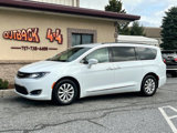 Used 2017 Chrysler Pacifica Touring-L image 4
