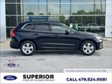 Used 2022 Volvo XC60 B5 Momentum image 2