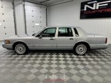 Used 1994 Lincoln Town Car Signature image 2