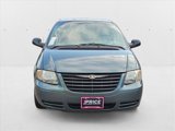 Used 2006 Chrysler Town & Country image 2
