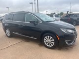 Used 2019 Chrysler Pacifica Touring-L image 3