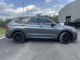 Used 2022 Volkswagen Tiguan SE R-Line image 2