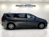 Used 2017 Chrysler Pacifica Touring image 6