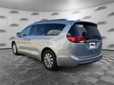 Used 2017 Chrysler Pacifica Touring-L image 3