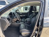 Used 2019 Jeep Cherokee Limited w/ Luxury Group image 2