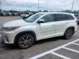 Used 2017 Toyota Highlander XLE image 2
