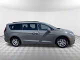 Used 2022 Chrysler Pacifica Touring-L image 2