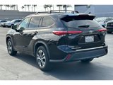Used 2022 Toyota Highlander XLE image 3