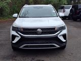 Used 2022 Volkswagen Taos SE w/ Panoramic Sunroof Package image 2