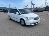 Used 2014 Chrysler Town & Country Touring image 3