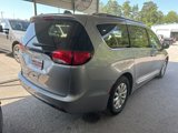 Used 2019 Chrysler Pacifica Touring-L image 3